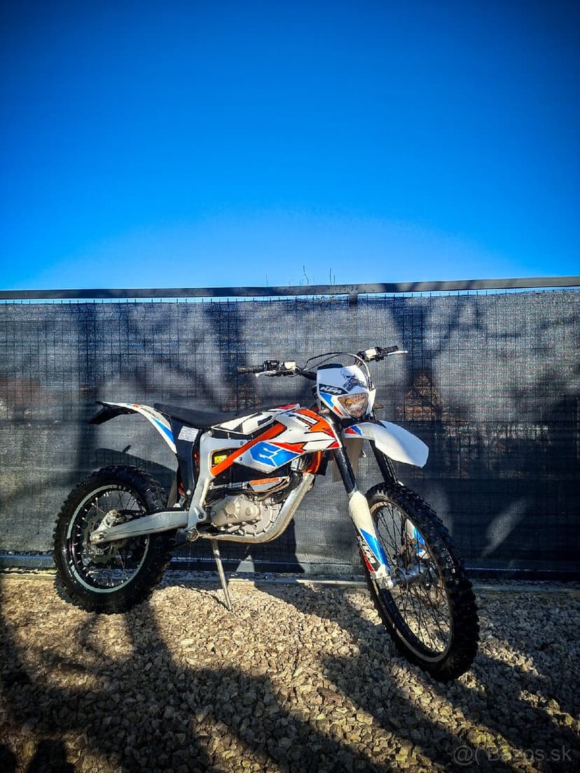 Elektrická KTM  freeride E-XC 2016 – SPZ – tiché enduro
