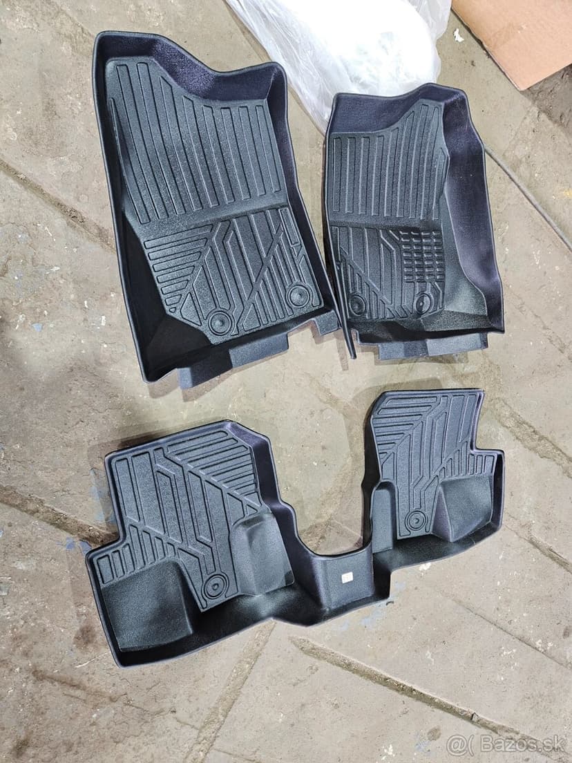 Suzuki Jimny - gumové koberce, vaničky