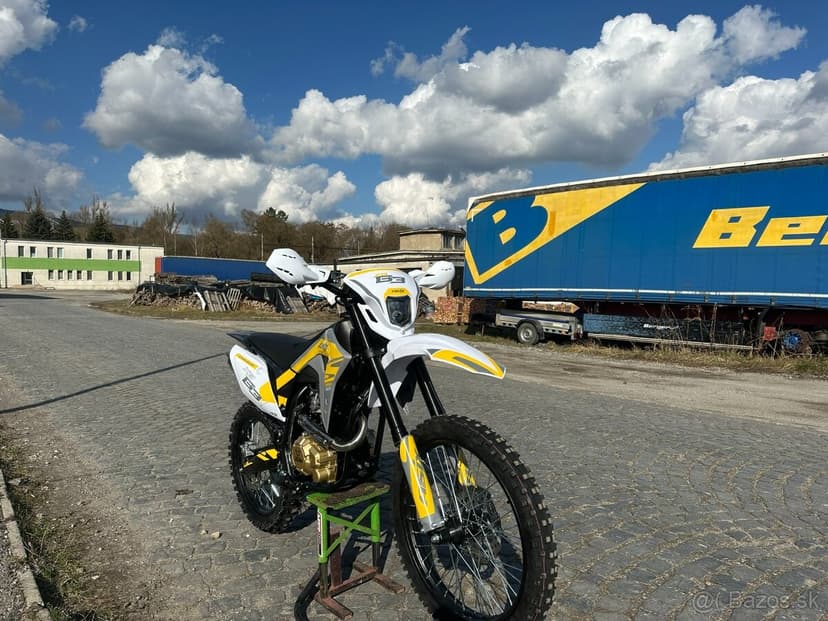 ASIX XB83 150CM3 0km + zaruka su  3 rozne farby