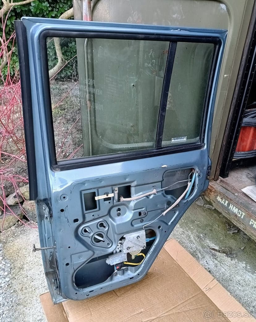 Jeep Cherokee XJ zadne prave dvere, ine diely