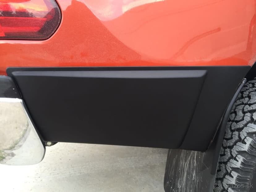 Ochranné oplastovanie dverí Toyota Hilux 2016
