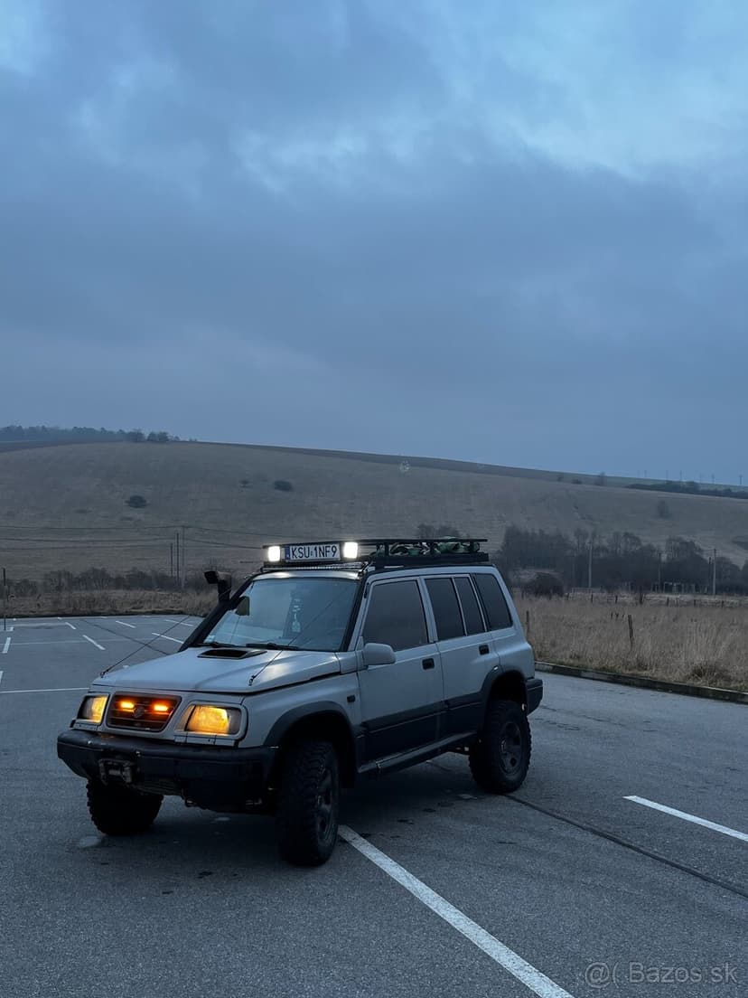 Suzuki vitara offroad
