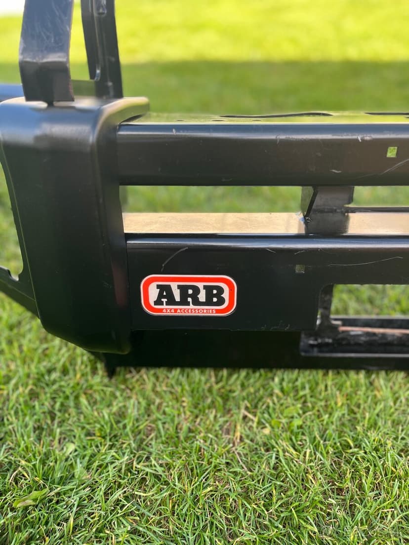Pevnostný nárazník ARB Deluxe Sahara – Toyota Hilux 2011+