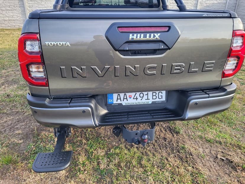 Toyota Hilux 2.8 D-4D Invincible 4x4 A/T, odpočet DPH