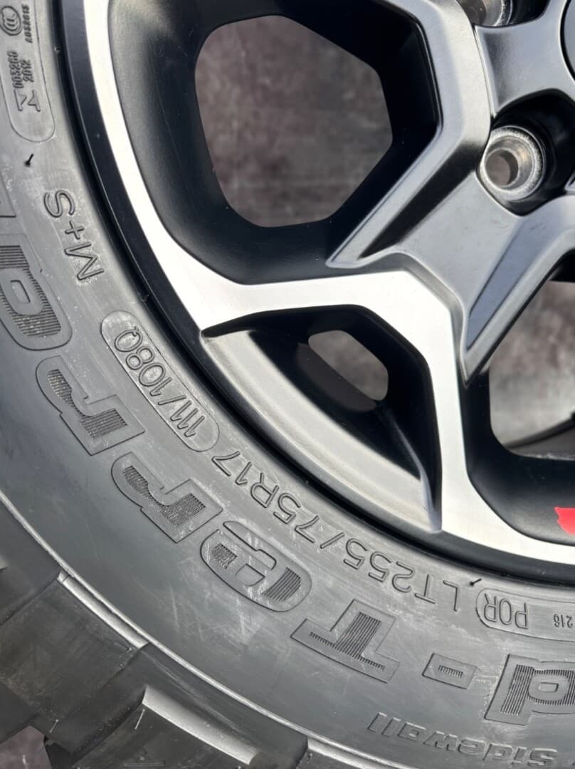 Originální alu kola Jeep 255/75/17