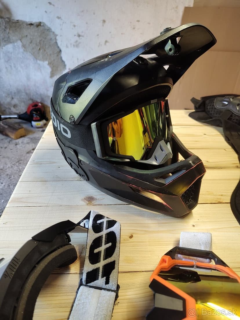 Motocross, enduro, fox, koritnačka, okuliare, helma,