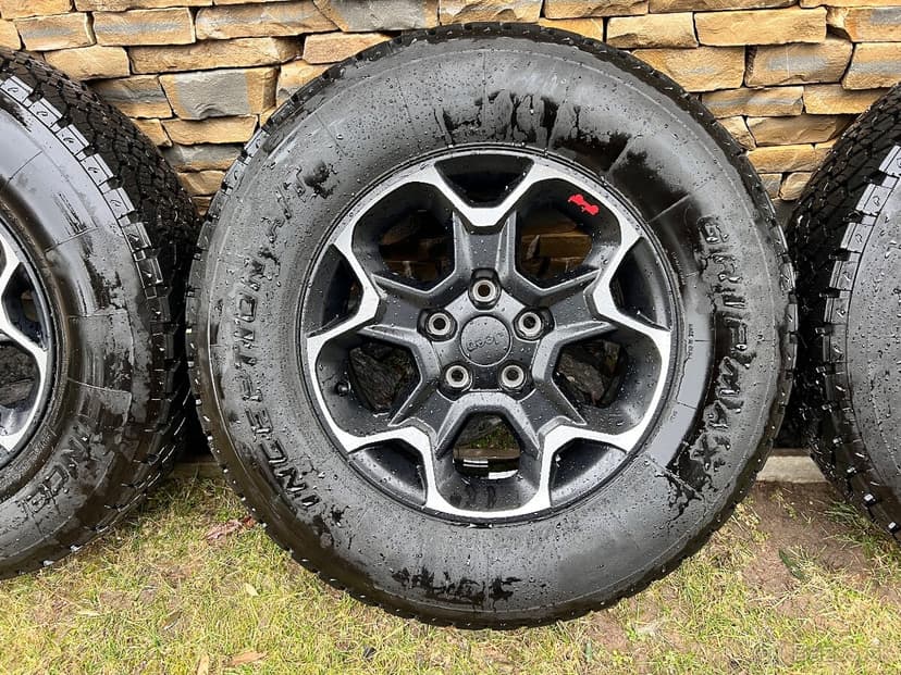 Disky + pneu na Jeep Wrangler / Gladiator