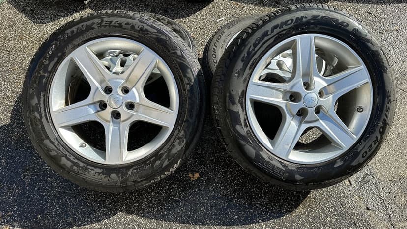 44. Land Rover Defender 255/60/ r20