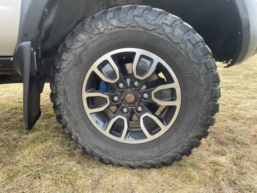 Predám Nissan Navara D22 2.5 98kw rv 2004