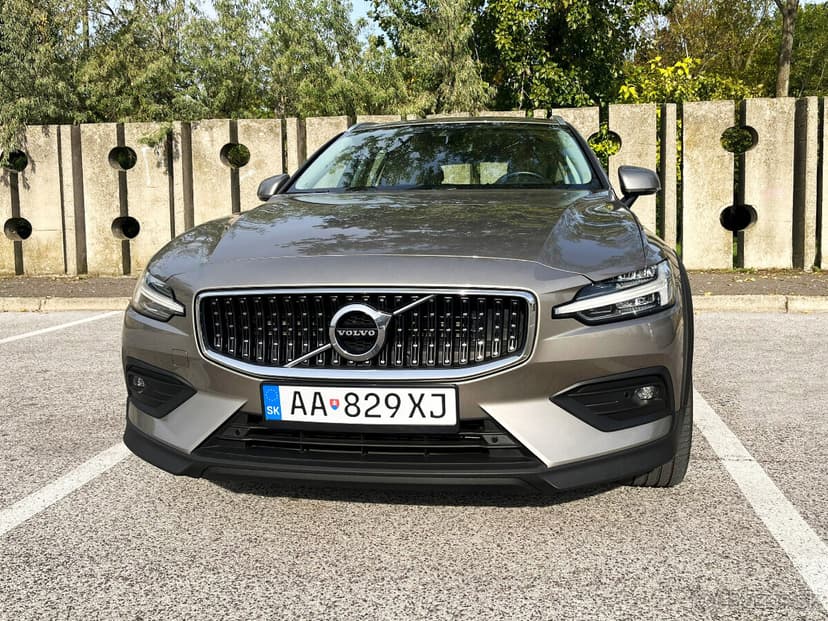 99tis.km Volvo V60 CROSS COUNTRY AWD A/T 2.0l 145KW