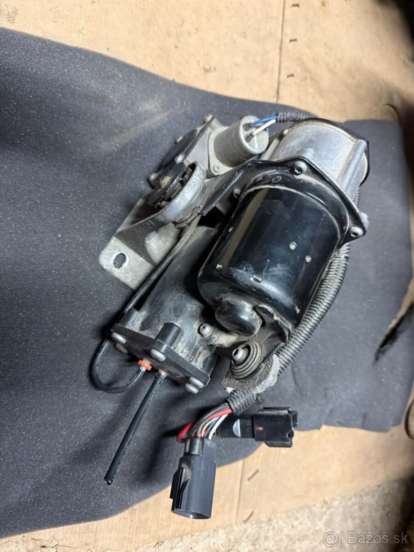 Predám vzduchový kompresor Range Rover