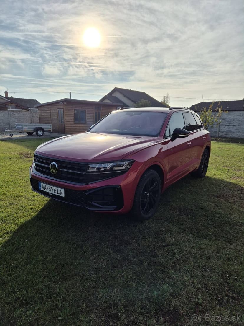 Predám Volkswagen Touareg 3.0 V6 TDI 286k R-Line 4Motion Tip