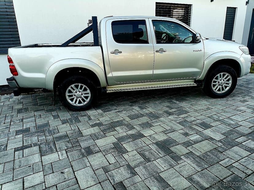 TOYOTA HILUX 2.5DI-D - PREDAJ AJ NA SPLÁTKY