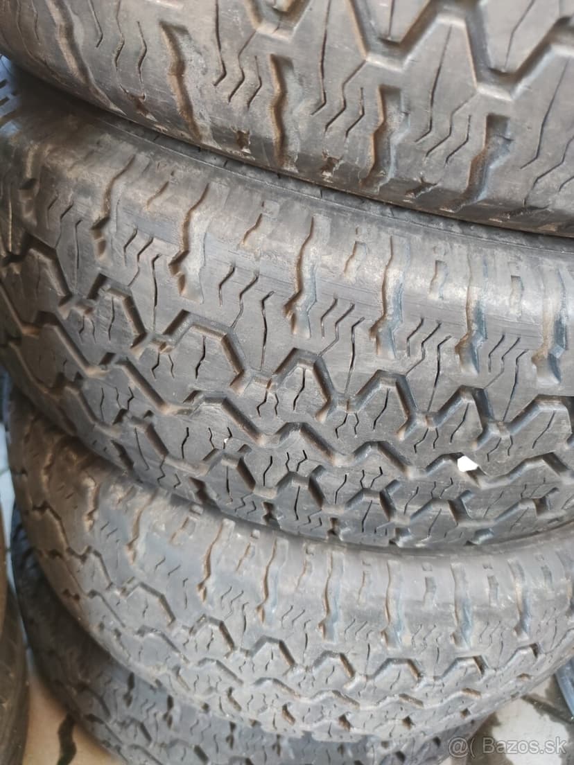 Sada pneumatík 235/70 R16