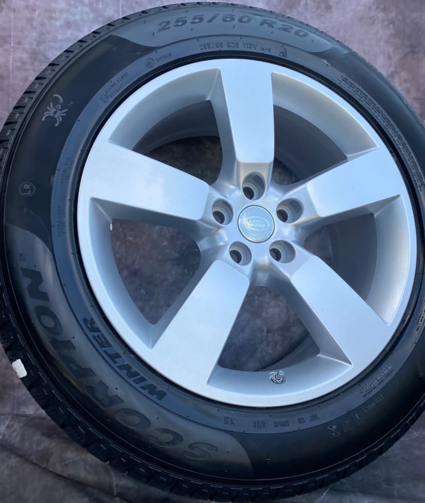 Zimní nová sada Land Rover Defender 255/60R20 113V