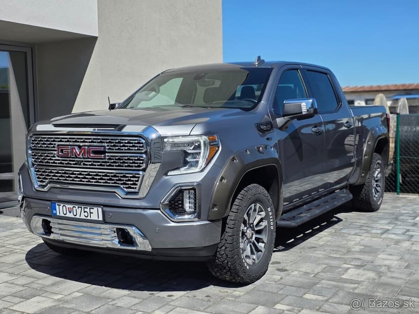 GMC Sierra 5.3L V8, 2021 AT4 výbava Full DPH
