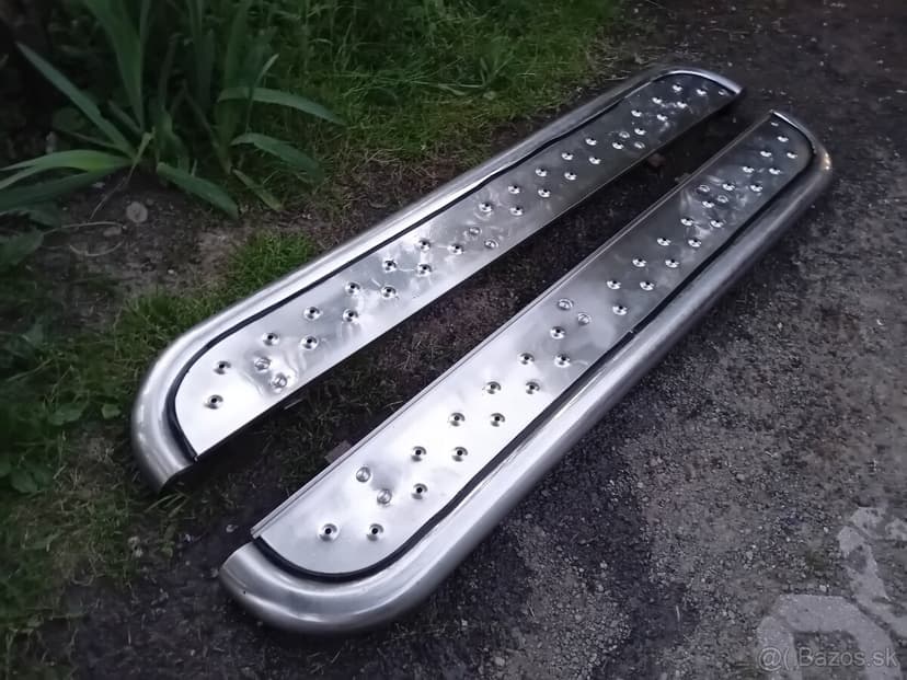 Nerezové našlapy na offroad