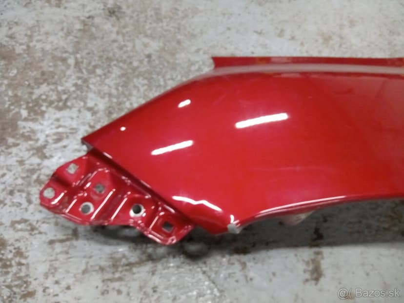 Predám ľavý predný blatník Toyota Hilux r.v. 2021.