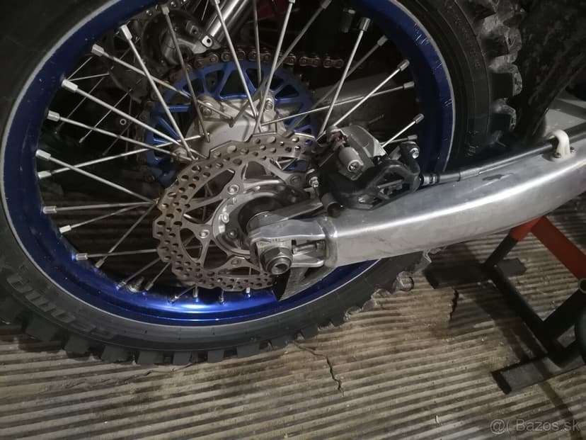 Yamaha yz 450f, 2021 se startérem.