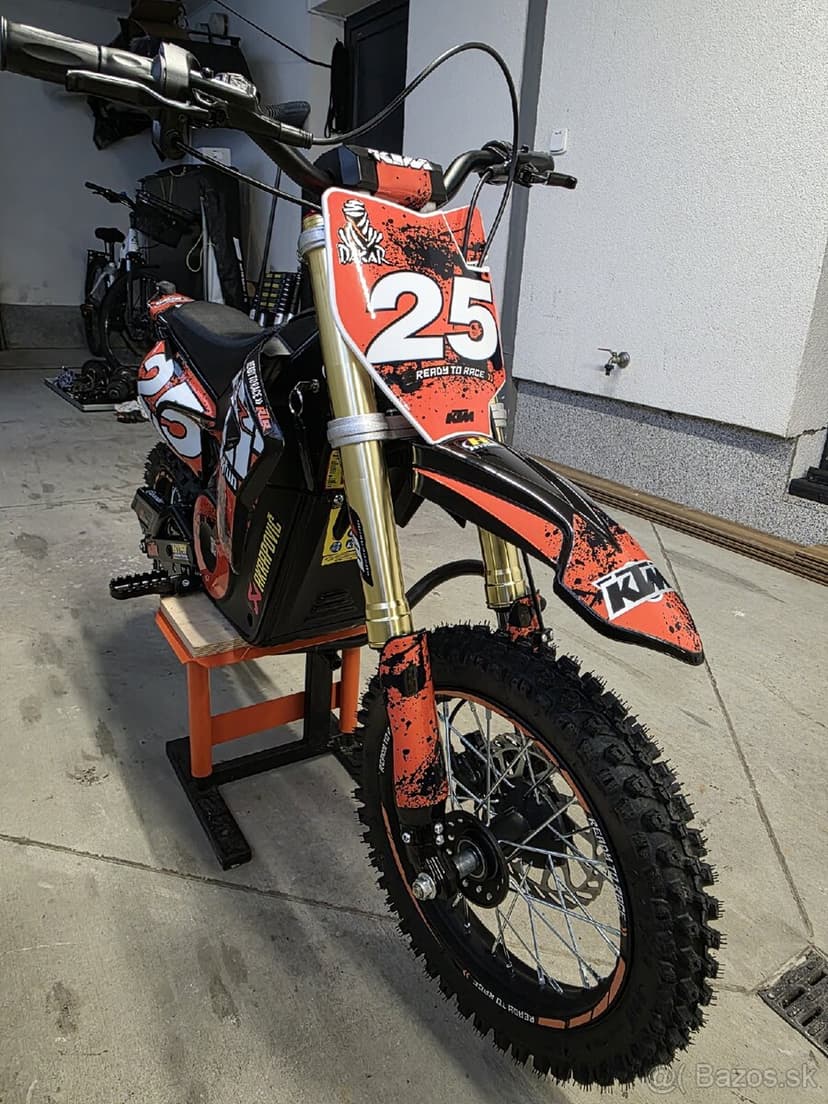 Elektrická motorka HECHT 59100