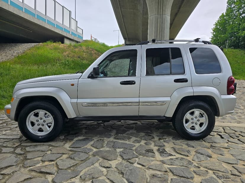 Jeep Cherokee 2,8CRD /120kw A/T facelift //BEZ KOROZIE //