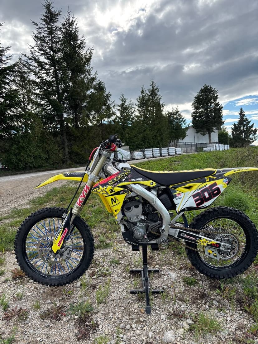 Suzuki rmz 250 , vstrek