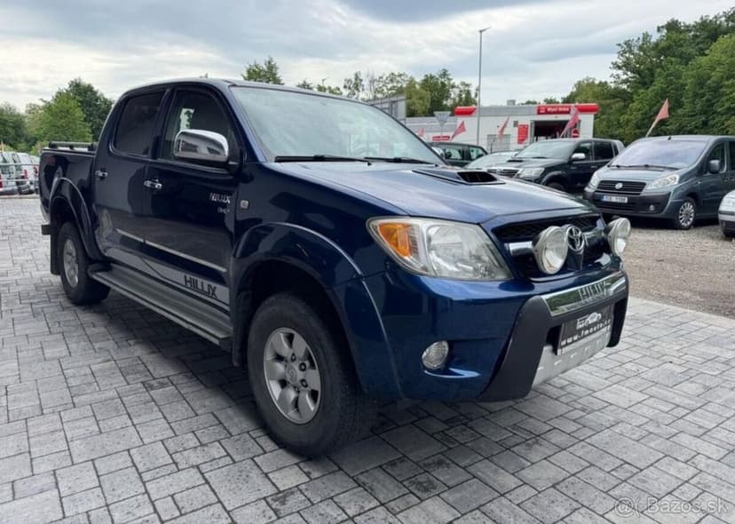 Toyota Hilux 2.5 D-4D nafta manuál 88 kw