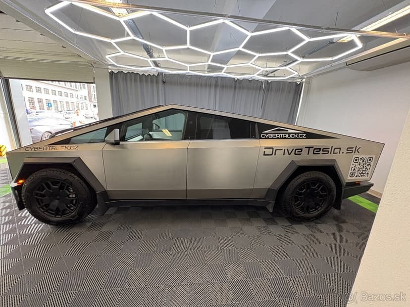 Tesla Cybertruck – Foundation Series