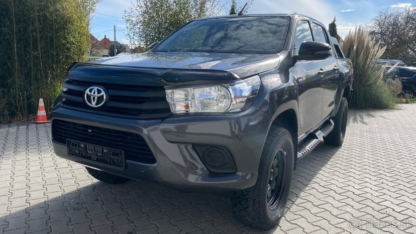 TOYOTA HILUX S NAVIJÁKOM - NA PREDAJ / NA SPLÁTKY