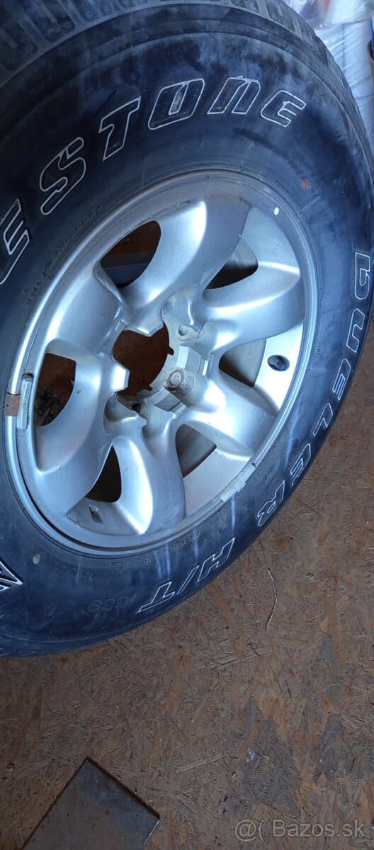 Nissan patrol koleso rezerva