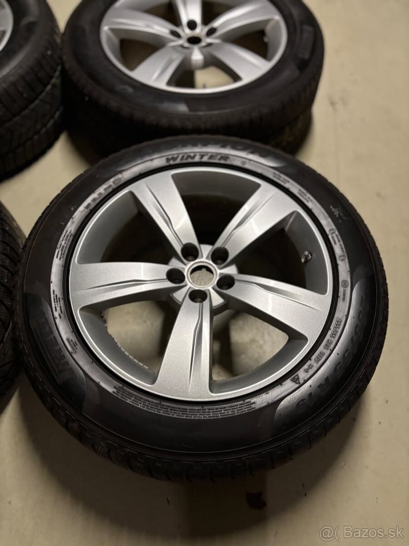 Predam zimnu sadu diskov R19 a 255/55 R19 Pirelli