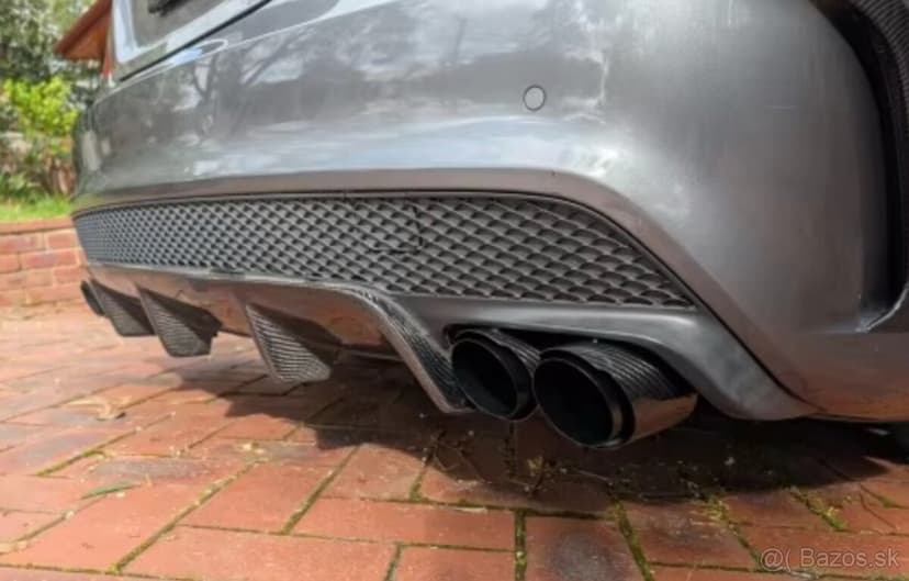 Nerezová koncovka výfuku Carbon dizajn s logom Akrapovič