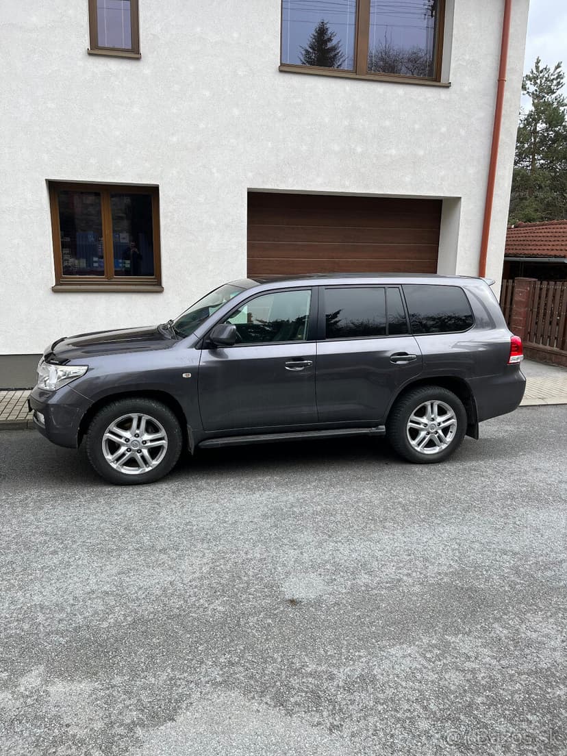 TOYOTA LAND CRUISER 200
