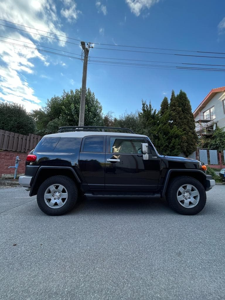 TOYOTA FJ CRUISER