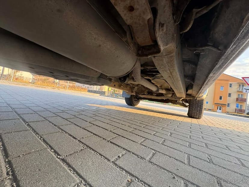 Predám Toyota Hilux 2.5, D-4D