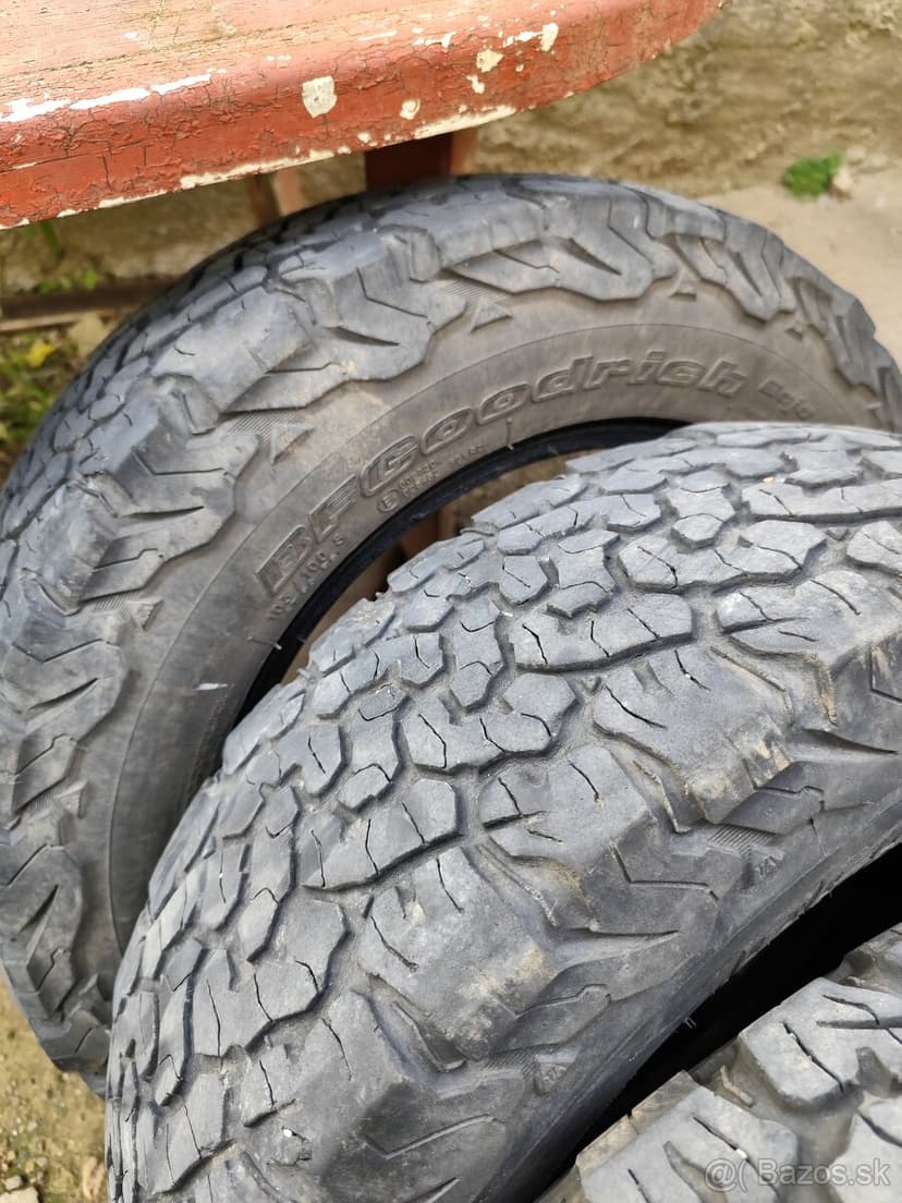 BFGoodrich All-Terrain T/A KO2 s rozmerom 215/65 R16