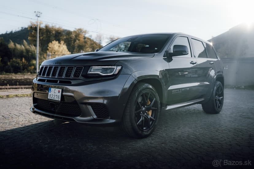 JEEP GRAND CHEROKEE TRACKHAWK 6.2 HEMI V8