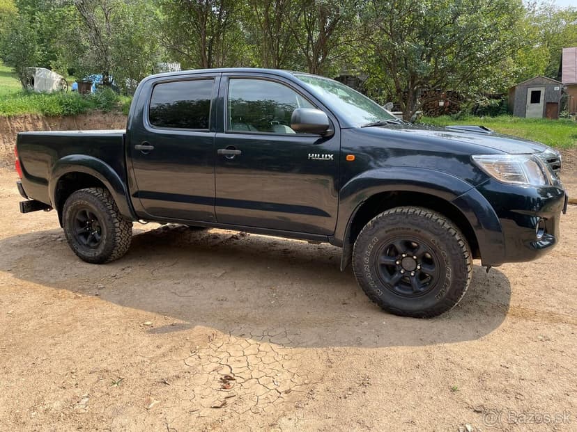 Predám Toyota Hilux 2,5 106kw 4x4 dph