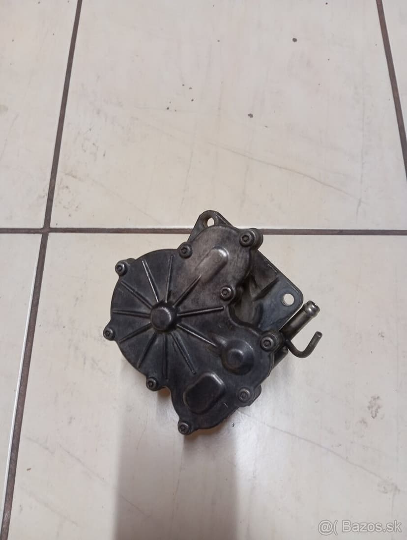 Vákuová pumpa Nissan patrol y61
