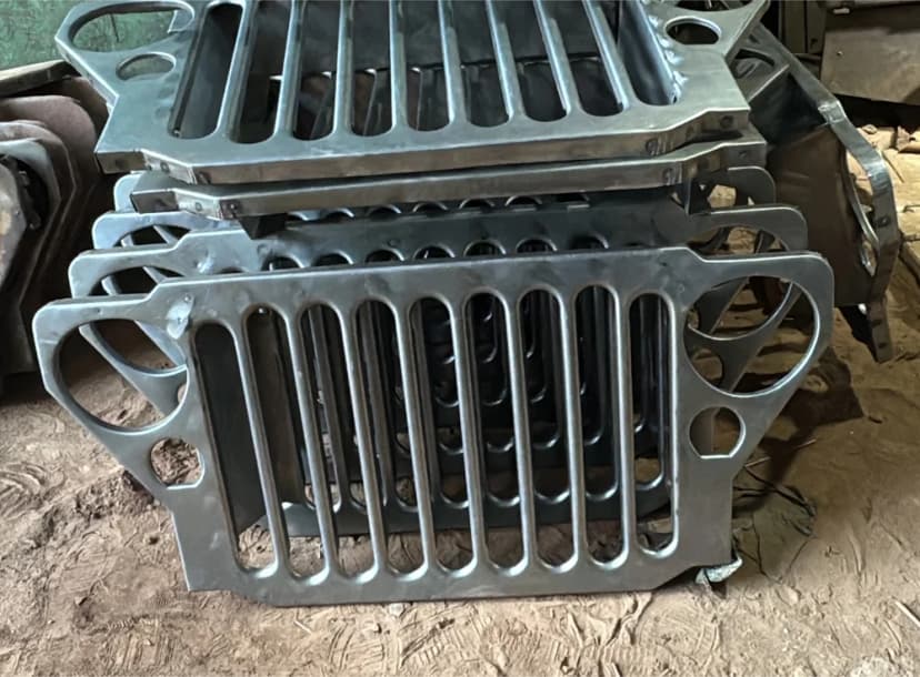 Kupim prednu masku Jeep Willys