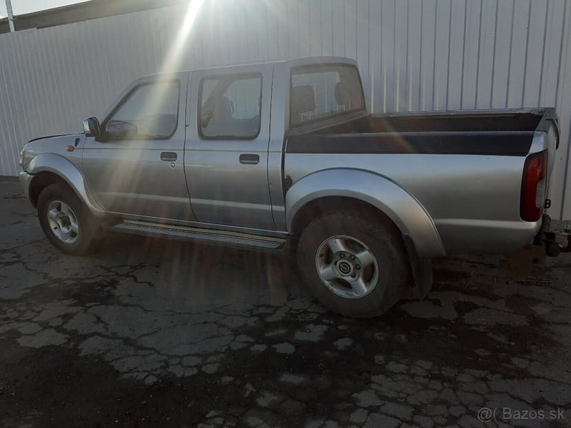 Nissan Navara D22 2.5TD 100kW stříbrná ND
