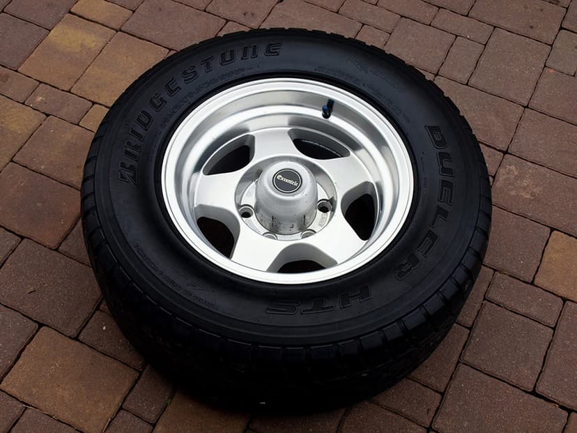15" 6x139,7 EXCENTRIC 275/60R15 LEŠTĚNÉ CHEVY DODGE