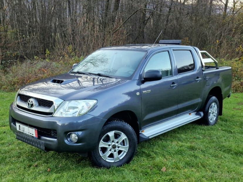 Toyota Hilux 2.5 D-4D 4X4 UZÁVIERKA UKÁŽKOVÝ STAV