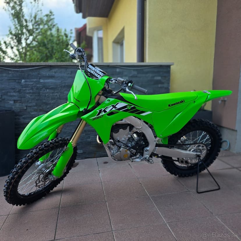 Kawasaki KX 250 2025 nová ešte ani nenaštartovaná