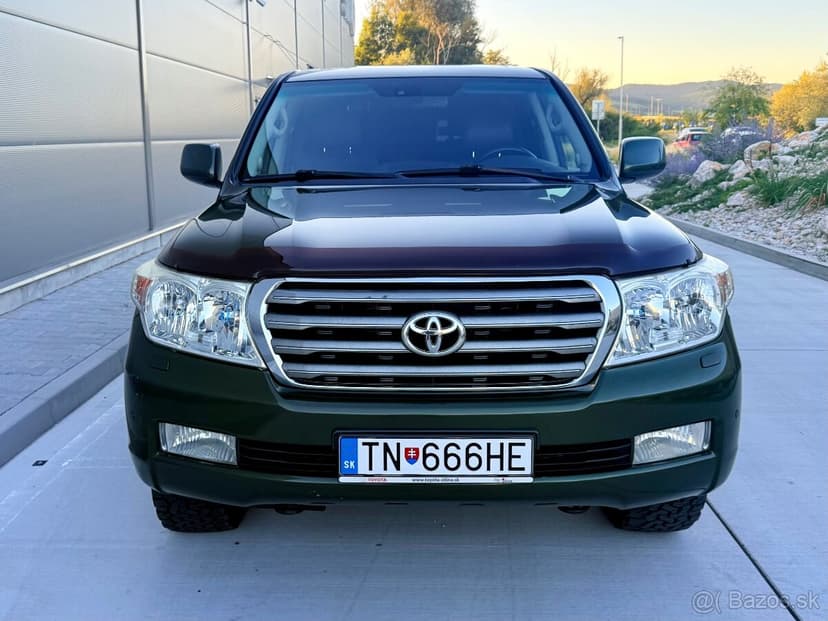 Toyota Land Cruiser 200 4.5 V8