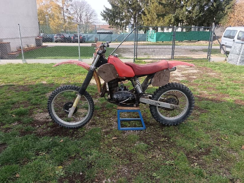 Honda cr 125 s motorm čz 175