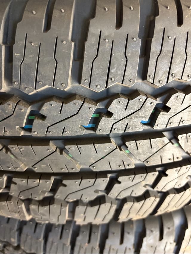 Bridgestone Dueler AT 265 65 R17