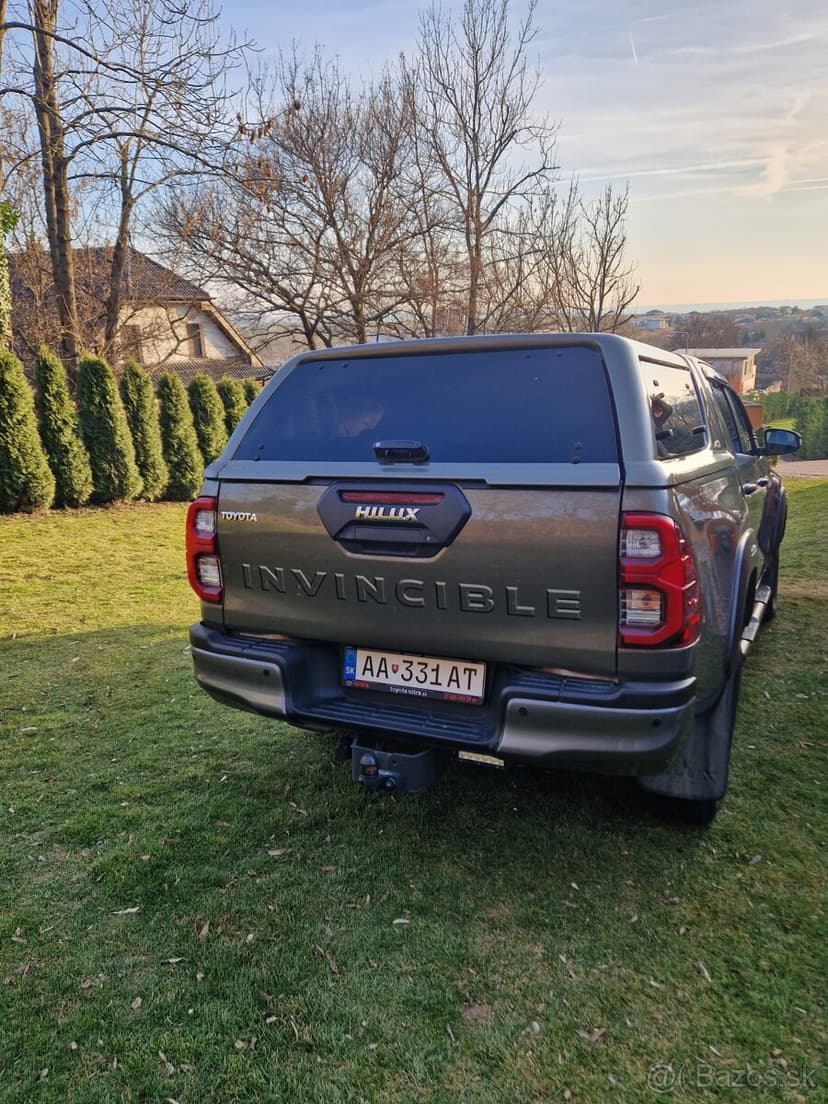 Toyota Hilux Invicible ( Sk Auto ) 2023