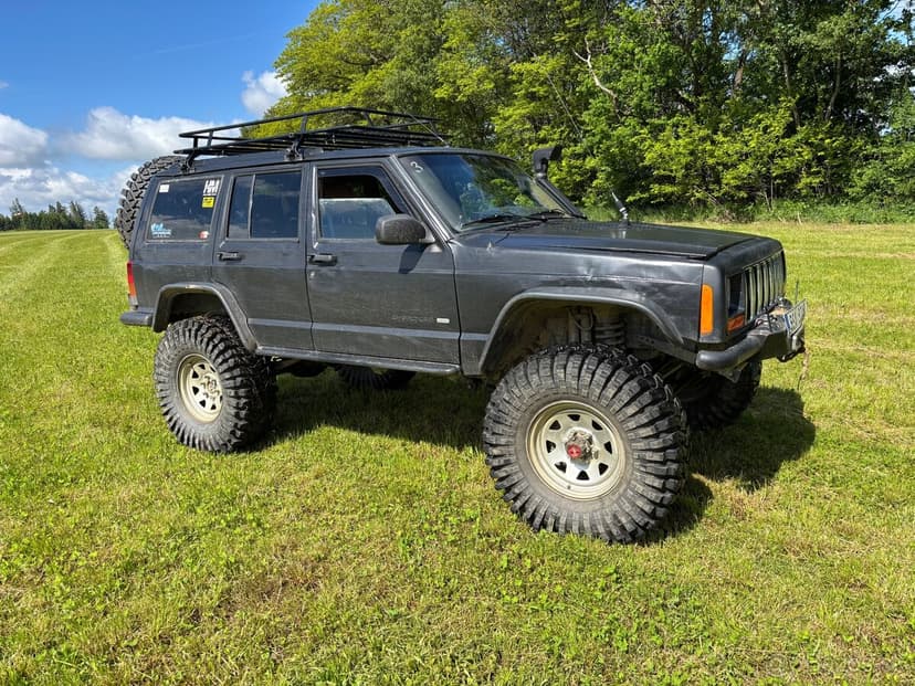 Jeep cherokee 4,0 benzín LPG