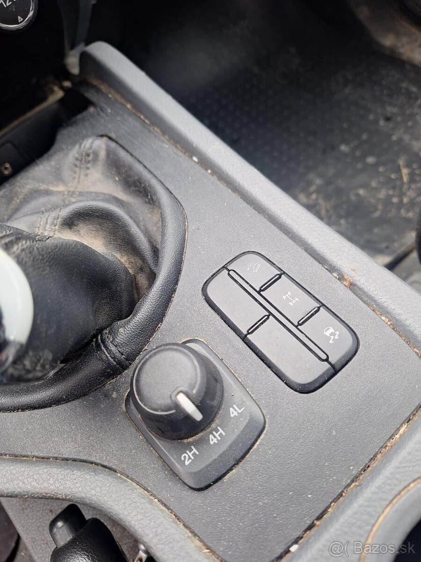 FORD RANGER 2,2 DIESEL 4X4 ROK 2018 KLÍMA ŤAŽNÉ